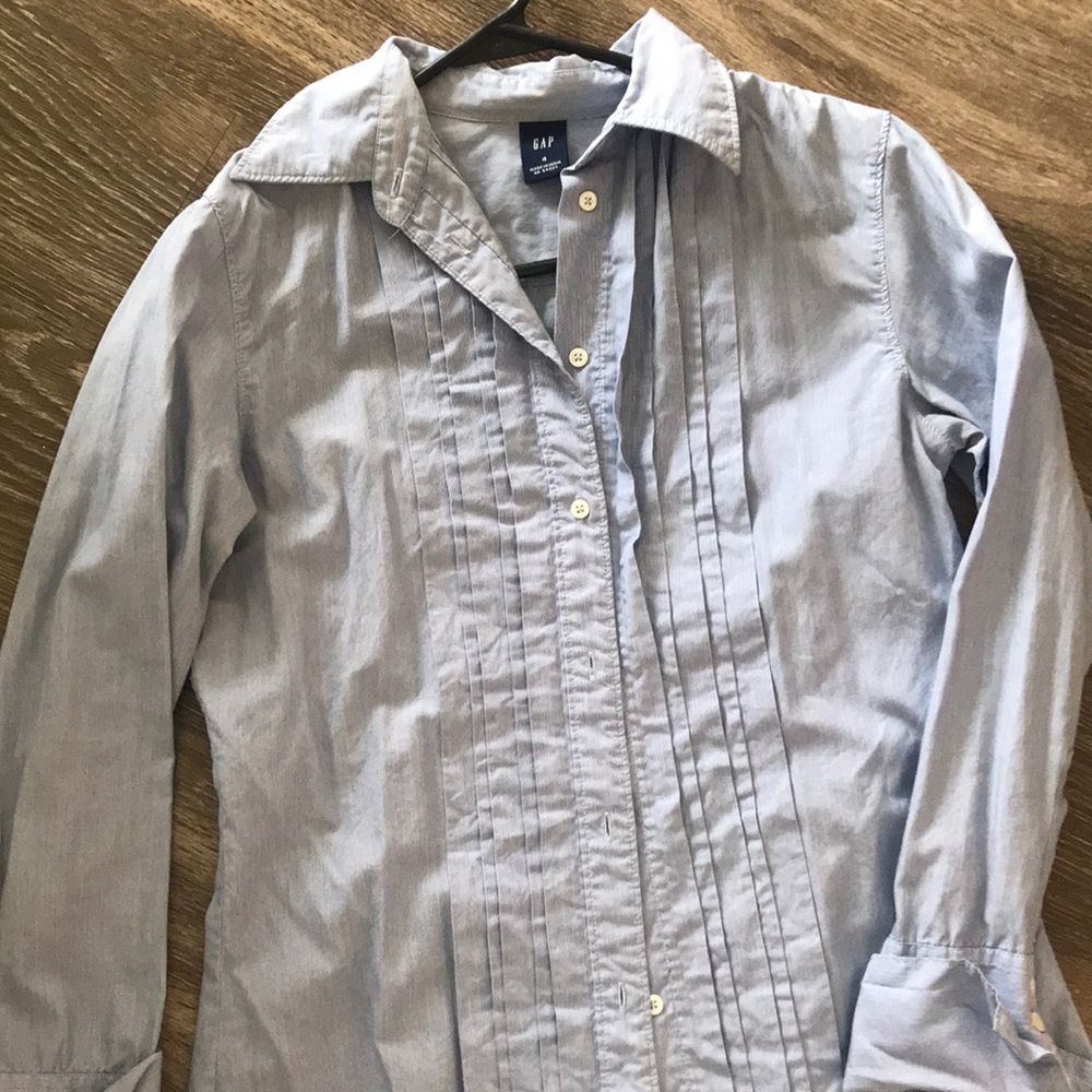 Gap button down